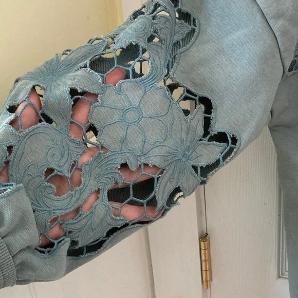 Gimmicks by BKE Gray-Green Oversized Lace Cutout Top - Picture 5 of 8